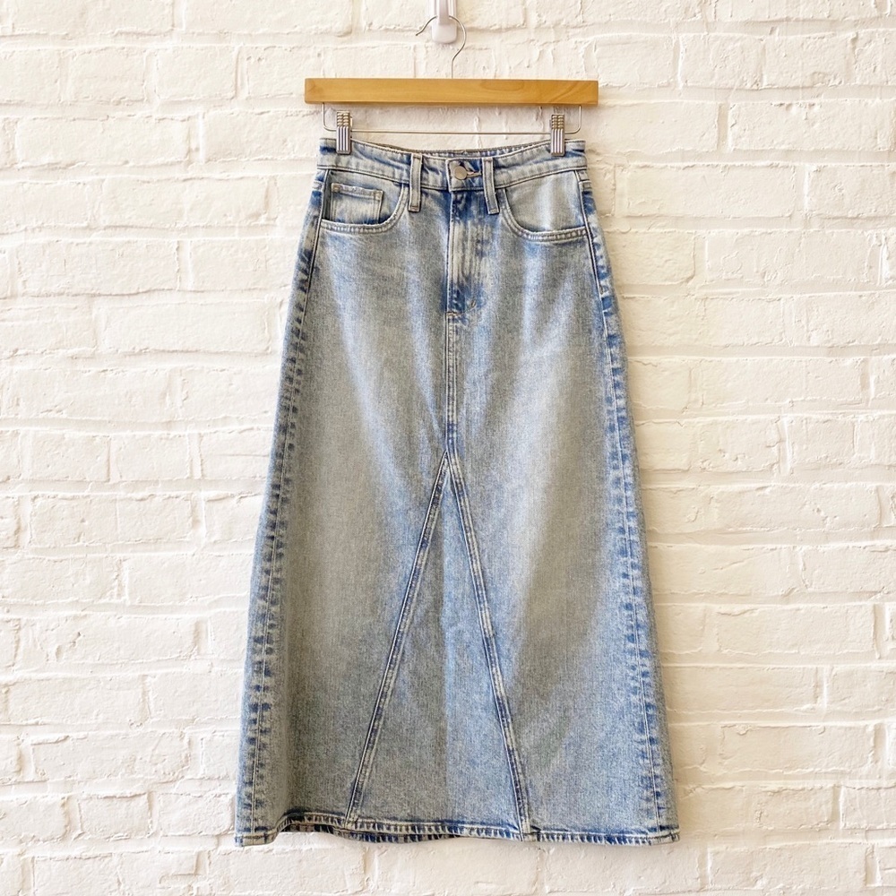 Joe’s Jeans || The Tulie Denim Midi Skirt in Mariposa Light Wash 24